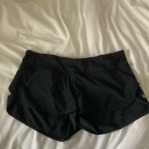 lulu lemon low rise speed ups! size 6 length is 2.5!